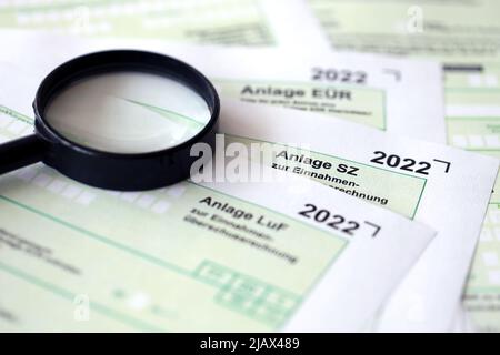 Deutsche verschiedene Steuererklärungen Blankoformulare - Anlage EUR, Anlage SZ und Anlage LUF. Das Konzept der Besteuerung und Buchhalter Papierkram Deutschland und Euro Stockfoto