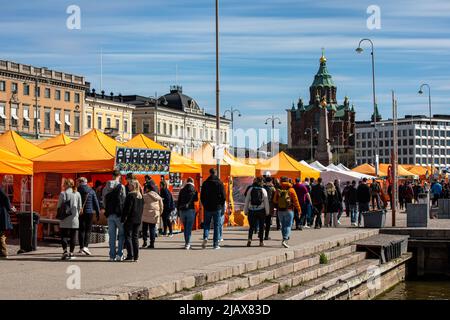 Orange Zelt Cafés und Imbissstände auf dem Helsinki Market Square Stockfoto