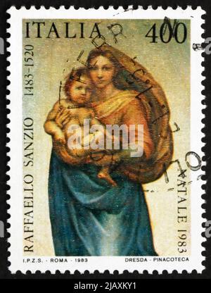 ITALIEN - UM 1983: Eine in Italien gedruckte Briefmarke zeigt Sixtinische Madonna, Gemälde von Raphael, um 1983 Stockfoto