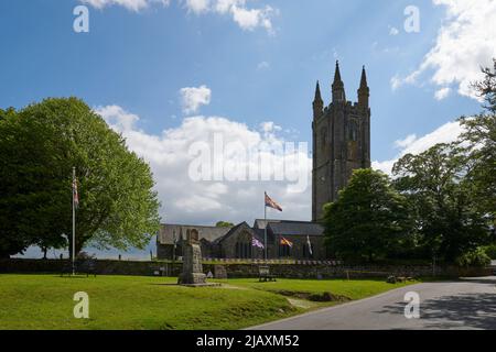 Widecome-in-the-Moor, Devon, Großbritannien. 1.. Juni 2022. Platinum Jubilee: Das kleine Dartmoor-Dorf von Widecombe auf dem Mauren bereitet seine letzten Vorbereitungen für das Jubiläum von Königin Elizabeth II. Vor.Quelle: Will Tudor/Alamy Live News Stockfoto