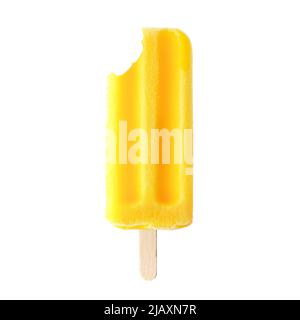 Einsamer gelber Sommerpopsicle mit abgenommenem Biss, isoliert auf weißem Hintergrund Stockfoto