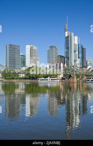 Eiserner Steg, Skyline, Hochhäuser, Stadtzentrum, Main, Frankfurt am Main, Hessen, Deutschland Stockfoto