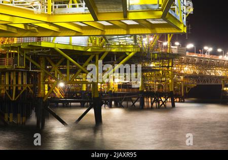 Offshore-Ölplattform oder Produktionsplattform im Südchinesischen Meer, Malaysia Stockfoto