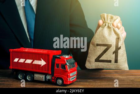 Geschäftsmann mit polnischer Zloty Geldtasche und LKW. Gute Gehälter für Fahrer. Steigende Preise, Behälterverknappung Krise. Logistik. Hohes Einkommen der Stockfoto