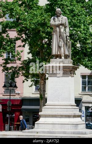 Statue von Joseph Marie Jacquard, Erfinder des Webstuhls, Croix-Rousse-Platz, Bezirk Croix-Rousse, Lyon, Rhone-Alpen Auvergne, Mittel- Und Ostfrankreich Stockfoto