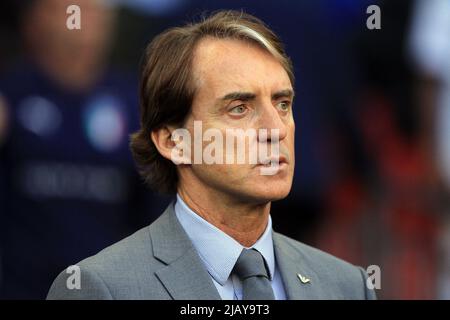 London, Großbritannien. 01.. Juni 2022. Italien-Manager Roberto Mancini schaut zu. Spiel Finalissima 2022, Italien gegen Argentinien am Mittwoch, 1.. Juni 2022 im Wembley Stadium in London. Nur zur redaktionellen Verwendung. PIC by Steffan Bowen/Andrew Orchard Sports Photography/Alamy Live News Credit: Andrew Orchard Sports Photography/Alamy Live News Stockfoto