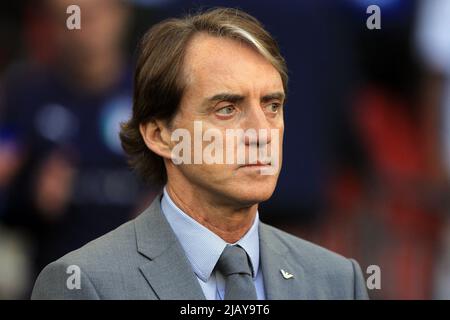 London, Großbritannien. 01.. Juni 2022. Italien-Manager Roberto Mancini schaut zu. Spiel Finalissima 2022, Italien gegen Argentinien am Mittwoch, 1.. Juni 2022 im Wembley Stadium in London. Nur zur redaktionellen Verwendung. PIC by Steffan Bowen/Andrew Orchard Sports Photography/Alamy Live News Credit: Andrew Orchard Sports Photography/Alamy Live News Stockfoto