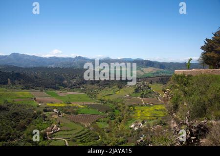 Aussichtspunkt in Ronda über den Bergen von Serrania de Ronda in Andalusien Spanien Stockfoto