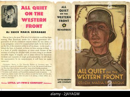 Original zerrissener Bucheinband von all /Dust Jacket - mit dem Titel All Quiet on the Western Front von Eric Maria Remarque, Illustration von Paul Wenck. Diese amerikanische Ausgabe wurde 1929 veröffentlicht Stockfoto
