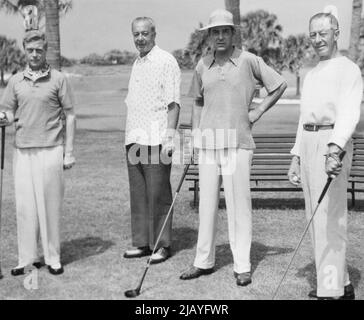 Duke of Windsor leitet Vierer: Der Duke of Windsor beginnt ein Vierer mit drei Freunden aus Nassau im Seminole Club in Palm Beach. Von links nach rechts der Herzog, J. Gordon Douglas, Milton W. Holden und Colonel Latham R. Reed. Der Duke und die Herzogin sind bei ihrem zweiten gemeinsamen Besuch in den Vereinigten Staaten in Palm Beach. 26. Juni 1941. (Foto von ACME). Stockfoto