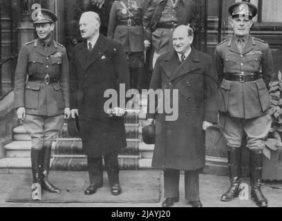 Konsolidierung der Entente während des Besuchs des Königs an der Westfront: Von links nach rechts: Der König - in sehr glücklicher Stimmung - Präsident Lebrun, M. Daladier, der - französische Premier, und Lord Gort, der britische Oberbefehlshaber, fotografiert zusammen während des Besuchs des Königs an der Westfront. 11. Dezember 1939. (Foto von British Official Photograph). Stockfoto