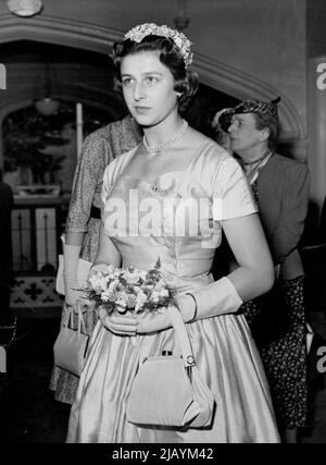 Royal Patroness -- Eine charmante Nahaufnahme von S.R.H. Prinzessin Alexandra von Kent, kurz nach ihrer Ankunft in der Royal Soldiers Daughters School, Hampstead heute Nachmittag. Ihre Königliche Hoheit Prinzessin Alexandra von Kent besuchte heute die Royal Soldiers Daughters School in Hampstead anlässlich des jährlichen Tages und der Preisverleihung der Schule, die in diesem Jahr ihr hundertjähriges Bestehen feiert. Die Prinzessin, die Patronin der Schule ist, überreichte die Preise. Prinzessin Alexandra, von Kent, besuchte kürzlich eine Schulfunktion in Hampstead, London. Als Patronin der Schule überreichte die Prinzessin jährliche Preise. J Stockfoto