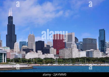 Erholungsparcours am See von Chicago mit Blick auf die Skyline der Innenstadt Stockfoto