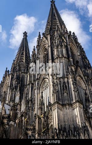 Der Kölner Dom in Köln, Deutschland, ist der größte gotische Dom Nordeuropas Stockfoto