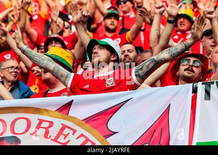 Breslau, Breslau, Polen. 1.. Juni 2022. In WrocÅ‚AW in der Tarczynski Arena - die polnische Nationalmannschaft besiegte das walisische Team 2: 1 auf dem Foto: Wales Fans (Bildquelle: © Krzysztof Zatycki/ZUMA Press Wire) Bildquelle: ZUMA Press, Inc./Alamy Live News Stockfoto