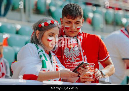 Breslau, Breslau, Polen. 1.. Juni 2022. In WrocÅ‚AW in der Tarczynski Arena - die polnische Nationalmannschaft besiegte die walisische Mannschaft 2: 1 auf dem Foto: Polnische Fans (Bildquelle: © Krzysztof Zatycki/ZUMA Press Wire) Bildquelle: ZUMA Press, Inc./Alamy Live News Stockfoto