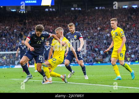 Glasgow, Großbritannien. 01.. Juni 2022. Das Halbfinale der Qualifikation zur FIFA Fußball-Weltmeisterschaft 2022 zwischen Schottland und der Ukraine fand im Hampden Stadium, Glasgow, Schottland, Großbritannien, statt. Die Ukraine gewann 3 - 1 und geht zur nächsten Etappe. Schottland kann sich nicht qualifizieren. Kredit: Findlay/Alamy Live Nachrichten Stockfoto