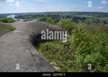 Sarpsborg, Norwegen - 20. Mai 2022: Die Festung Greaker liegt auf einem steilen Hügel über dem Stadtzentrum. Während des Zweiten Weltkriegs während der Germa war es im Kampf Stockfoto