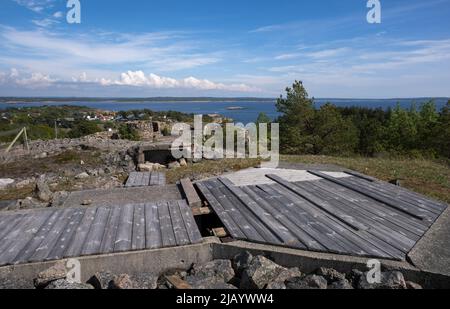 Fredrikstad, Norwegen - 20. Mai 2022: Torgauten Fort ist ein ehemaliges deutsches Fort. Das Fort sollte Glommas westlichen Eingang zu Fredrikstad abdecken. Sonnige Sprotte Stockfoto