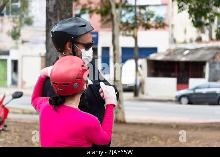 Salvador, Bahia, Brasilien - 24. Oktober 2021: Rappelisten in der Praxis des Rappels in der Stadt Salvador, der Hauptstadt von Bahia, Brasilien. Stockfoto