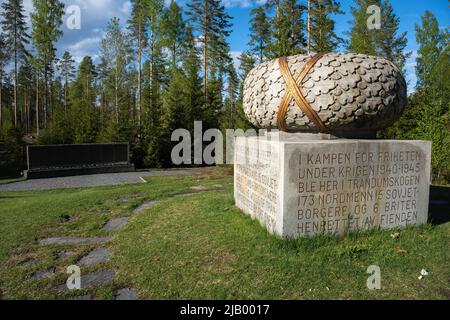 Mogreina, Norwegen - 21. Mai 2022: Trandumskogen ist ein Wald in Ullensaker. Es war der Ort einer der ersten Entdeckungen im Mai 1945 von Germ Stockfoto