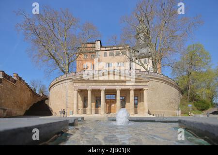 Alte Wache und Burg mit Zierbrunnen in Sondershausen, Thüringen, Deutschland Stockfoto