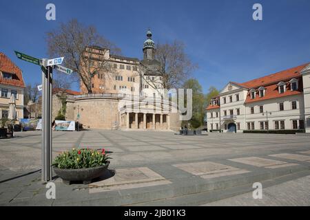 Marktplatz mit alter Wache, Bezirksamt und Schloss in Sondershausen, Thüringen, Deutschland Stockfoto