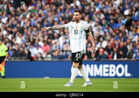 Wembley, Wembley, England, Großbritannien. 1.. Juni 2022. WEMBLEY, ENGLAND - 1. JUNI: Messi aus Argentinien während des Finalissima-Spiels zwischen Italien und Argentinien im Wembley-Stadion am 1. Juni 2022 in Wembley, England. (Bild: © Sara Arib/PX Imagens via ZUMA Press Wire) Bild: ZUMA Press, Inc./Alamy Live News Stockfoto