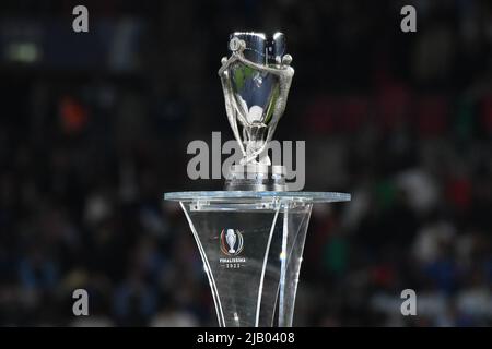 Wembley, Wembley, England, Großbritannien. 1.. Juni 2022. WEMBLEY, ENGLAND - 1. JUNI: Die Finalissima-Trophäe wird nach dem Spiel zwischen Italien und Argentinien am 1. Juni 2022 im Wembley-Stadion in Wembley, England, gesehen. (Bild: © Sara Arib/PX Imagens via ZUMA Press Wire) Bild: ZUMA Press, Inc./Alamy Live News Stockfoto