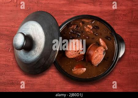 Brasilianische Feijoada. Traditionelle brasilianische Küche. Draufsicht. Stockfoto