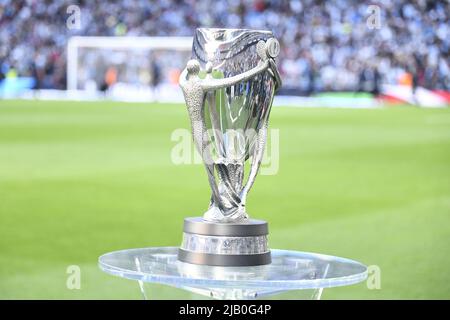 Finalissima Trophy während des UEFA Champions League-Spiels zwischen Italien 0-3 Argentinien im Wembley-Stadion am 1. Juni 2022 in London, England. Quelle: Maurizio Borsari/AFLO/Alamy Live News Stockfoto