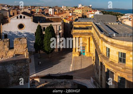 28. Mai 2022, Tarragona, Katalonien, Spanien: Blick auf das Archäologische Museum von Tarragona. Die Altstadt von Tarragona, geschützt durch römische Mauern, hat ihre mittelalterliche Ästhetik bewahrt. Die alten Gebäude werden restauriert, um den Stil der Zeit zu bewahren und zu einem unverzichtbaren Besuch für Touristen zu werden. Der Sommer 2022 hat eine sehr wichtige Anzahl von Reservierungen und die Verdoppelung der Kapazität von Kreuzschiffen im Hafen von Tarragona gesehen. (Bild: © Laurent Coust/SOPA Images via ZUMA Press Wire) Stockfoto