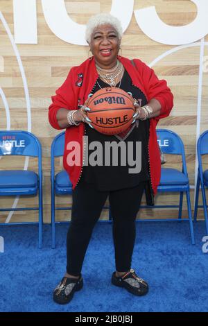 Los Angeles, Ca. 1.. Juni 2022. Luenell bei der Netflix-Weltpremiere von Hustle im Westwood Regency Village Theatre in Los Angeles, Kalifornien, am 1. Juni 2022. Quelle: Saye Sadou/Media Punch/Alamy Live News Stockfoto