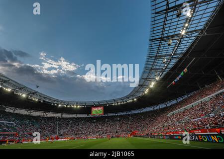 Breslau, Polen, 1.. Juni 2022. Spiel der UEFA Nations League Group A4 zwischen Polen (rote Shirts) und Wales (gelbe Shirts) in der Tarczynski Arena in Breslau, Polen im Bild: © Piotr Zajac/Alamy Live News Stockfoto