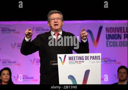 Jean Luc Melenchon hält am 1. Juni 2022 vor den Parlamentswahlen am 12-19. Juni in Frankreich eine Rede auf dem Treffen der französischen linken Wahlkoalition Nupes (Nouvelle Union Populaire Ecologique et Sociale - Neue ökologische und soziale Volksunion) in Olympe-de-Gouge in Paris. Foto von Quentin Veuillet/ABACAPRESS.COM Stockfoto