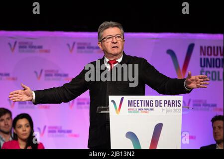 Jean Luc Melenchon hält am 1. Juni 2022 vor den Parlamentswahlen am 12-19. Juni in Frankreich eine Rede auf dem Treffen der französischen linken Wahlkoalition Nupes (Nouvelle Union Populaire Ecologique et Sociale - Neue ökologische und soziale Volksunion) in Olympe-de-Gouge in Paris. Foto von Quentin Veuillet/ABACAPRESS.COM Stockfoto