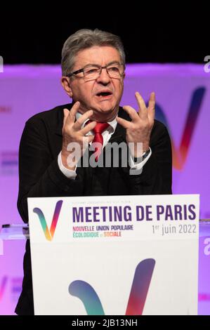 Jean Luc Melenchon hält am 1. Juni 2022 vor den Parlamentswahlen am 12-19. Juni in Frankreich eine Rede auf dem Treffen der französischen linken Wahlkoalition Nupes (Nouvelle Union Populaire Ecologique et Sociale - Neue ökologische und soziale Volksunion) in Olympe-de-Gouge in Paris. Foto von Quentin Veuillet/ABACAPRESS.COM Stockfoto
