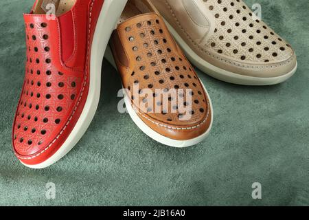 Damenschuhe in verschiedenen Farben Stockfoto