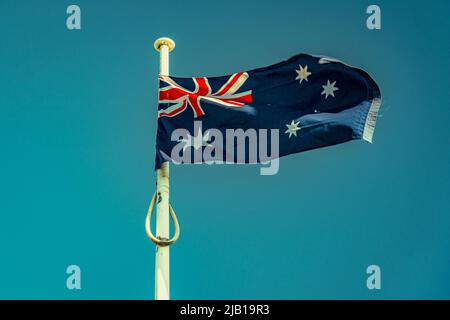 Australische Flagge winkt in der Luft (Bewegungsunschärfe) Stockfoto