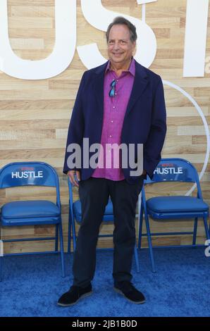 1. Juni 2022 - Westwood, Kalifornien - Jon Lovitz, Los Angeles Premiere von Netflix's 'Hustle' im Regency Village Theatre in Westwood. (Bild: © FS/AdMedia über ZUMA Press Wire) Stockfoto