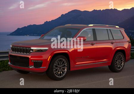 Neuer Jeep Grand Cherokee L Stockfoto