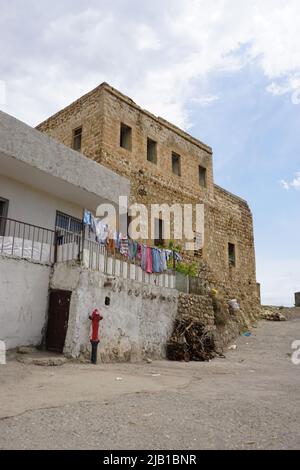 9 Mai 2022 Derik Mardin Türkei. Ruinierte Kirche in Derik Mardin Stockfoto