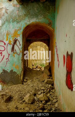 9 Mai 2022 Derik Mardin Türkei. Ruinierte Kirche in Derik Mardin Stockfoto