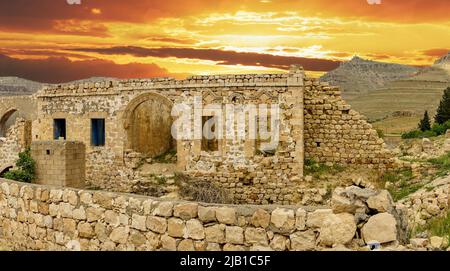 9 Mai 2022 Derik Mardin Türkei. Ruinierte Kirche in Derik Mardin Stockfoto