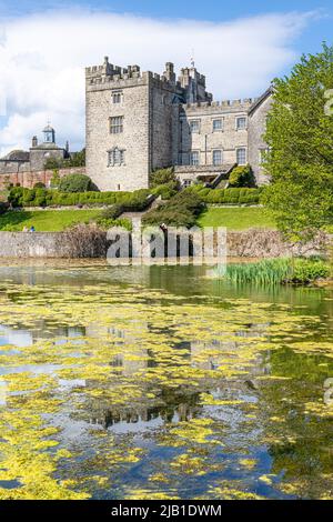 Der See am Sizergh Castle im englischen Lake District in der Nähe von Kendal, Cumbria, England Stockfoto