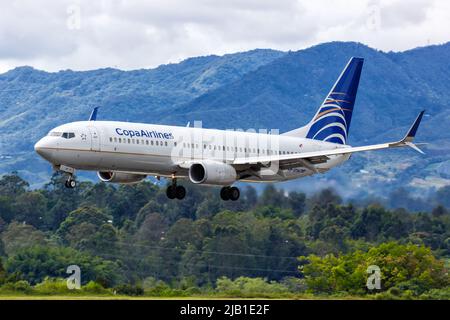 Medellin, Kolumbien - 19. April 2022: Boeing 737-800 von Copa Airlines auf dem Flughafen Medellin Rionegro (MDE) in Kolumbien. Stockfoto