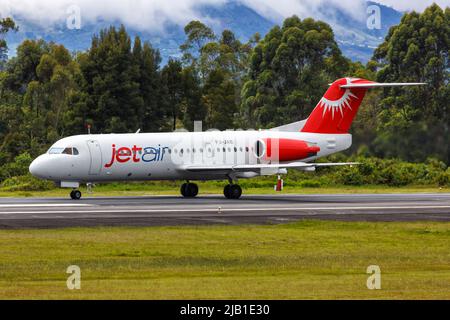 Medellin, Kolumbien - 19. April 2022: Jetair Fokker 70 Flugzeug am Flughafen Medellin Rionegro (MDE) in Kolumbien. Stockfoto