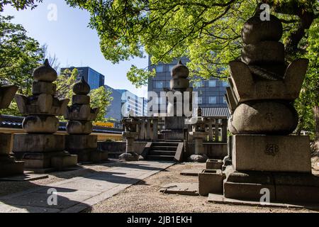 Grabstein von Tadayuki Kuroda, dem Herrn der Fukuoka-Domäne von 2., in Tochoji. Hier sind die 2., die 3. und der 8. lord des Kuroda-Clans begraben Stockfoto