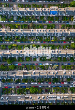 Luftaufnahme von Reihenhäusern in Colony Layout in Abbeyhill in Edinburgh, Schottland, Großbritannien Stockfoto