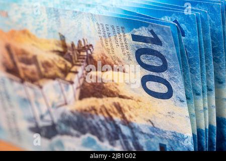 Schweizer Geld - 100 Franken - ein geschäftlicher Hintergrund Stockfoto